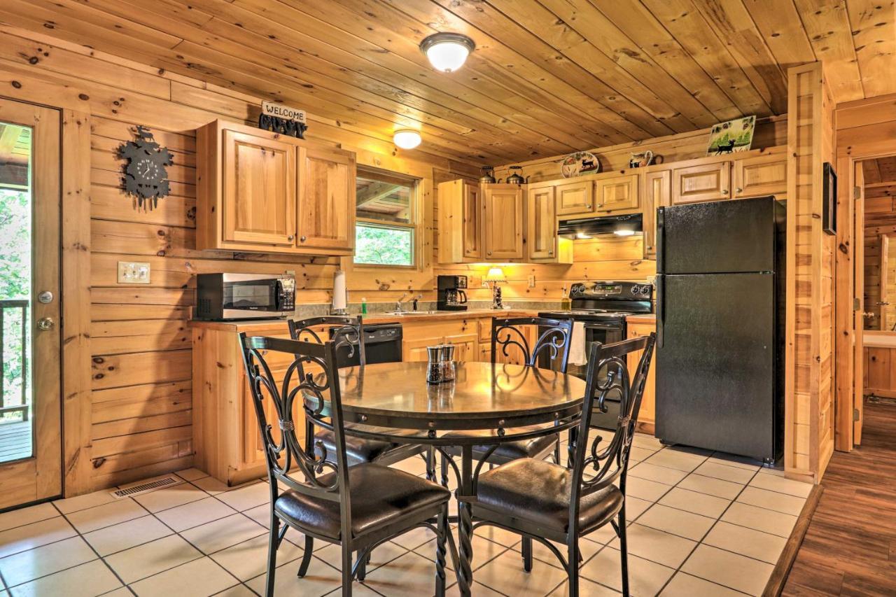 Cabin With Deck And Fireplace Less Than 3 Mi To Dollywood! Pigeon Forge Exterior photo