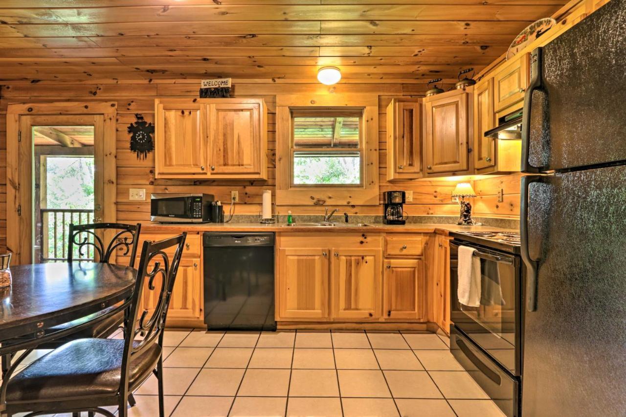 Cabin With Deck And Fireplace Less Than 3 Mi To Dollywood! Pigeon Forge Exterior photo